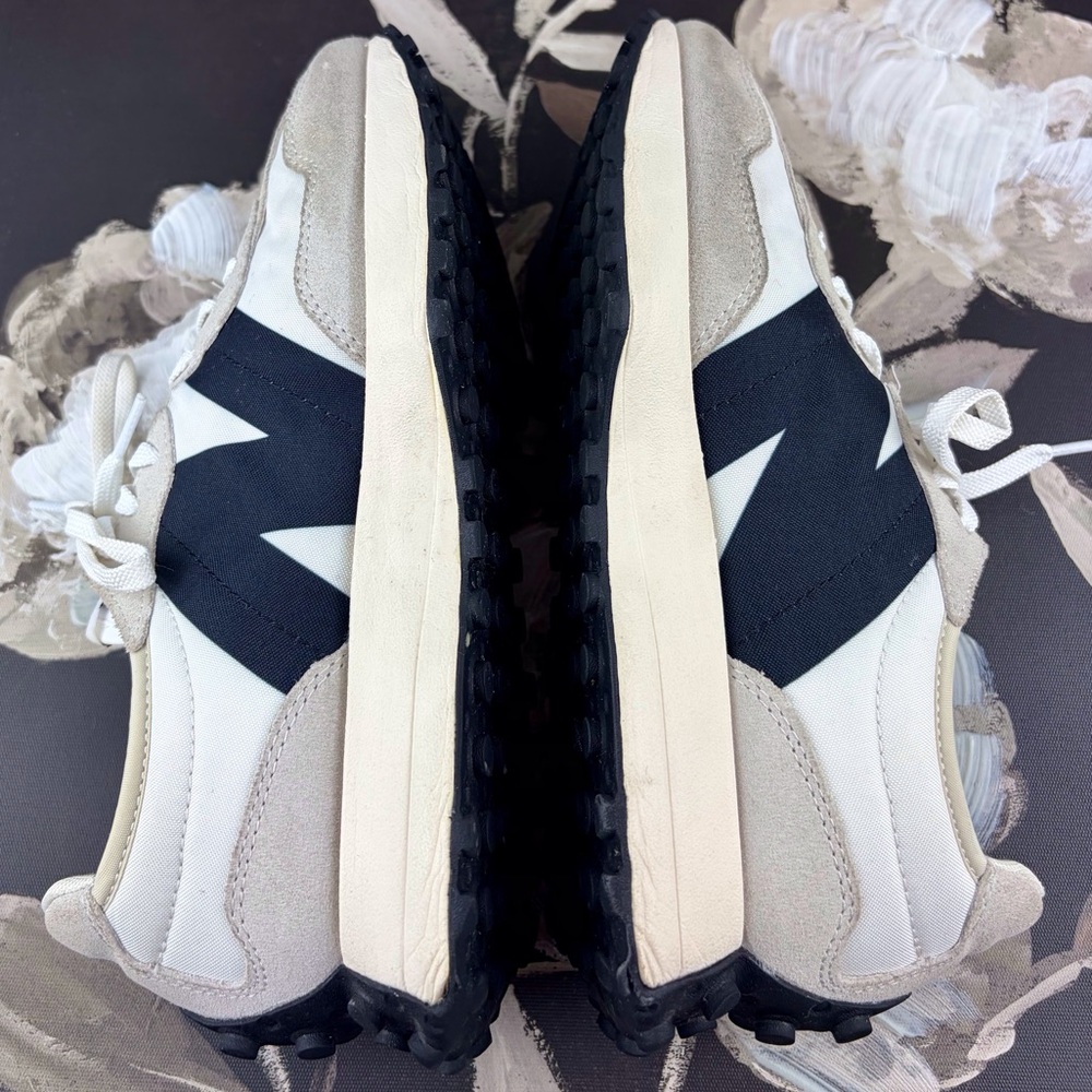 New Balance 327 Sneaker in Sea Salt Black Combo Size 9 Medium Width Fit. - Picture 4 of 11